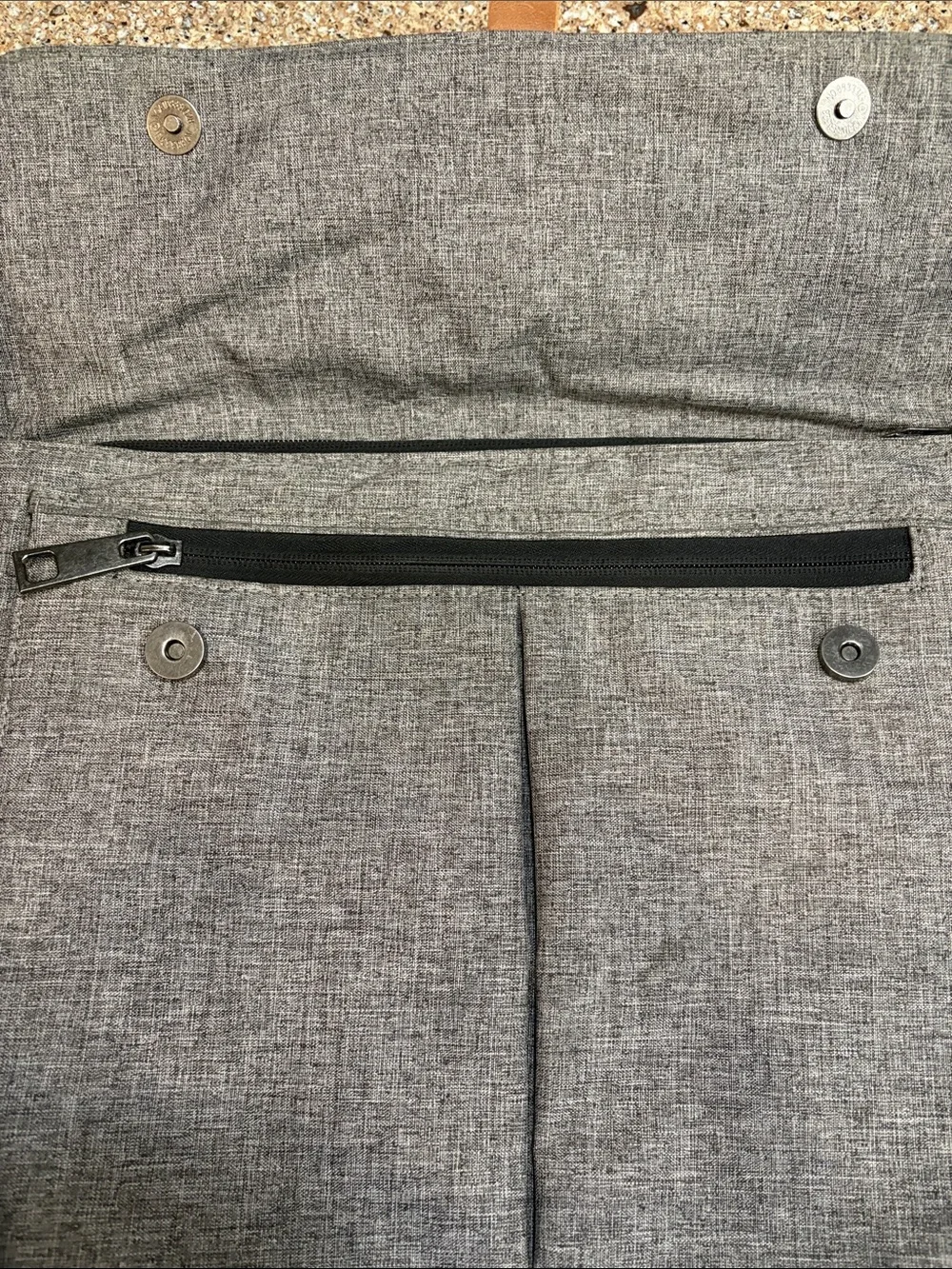 PKG Toronto Canada city laptop messenger bag in grey - EUC
